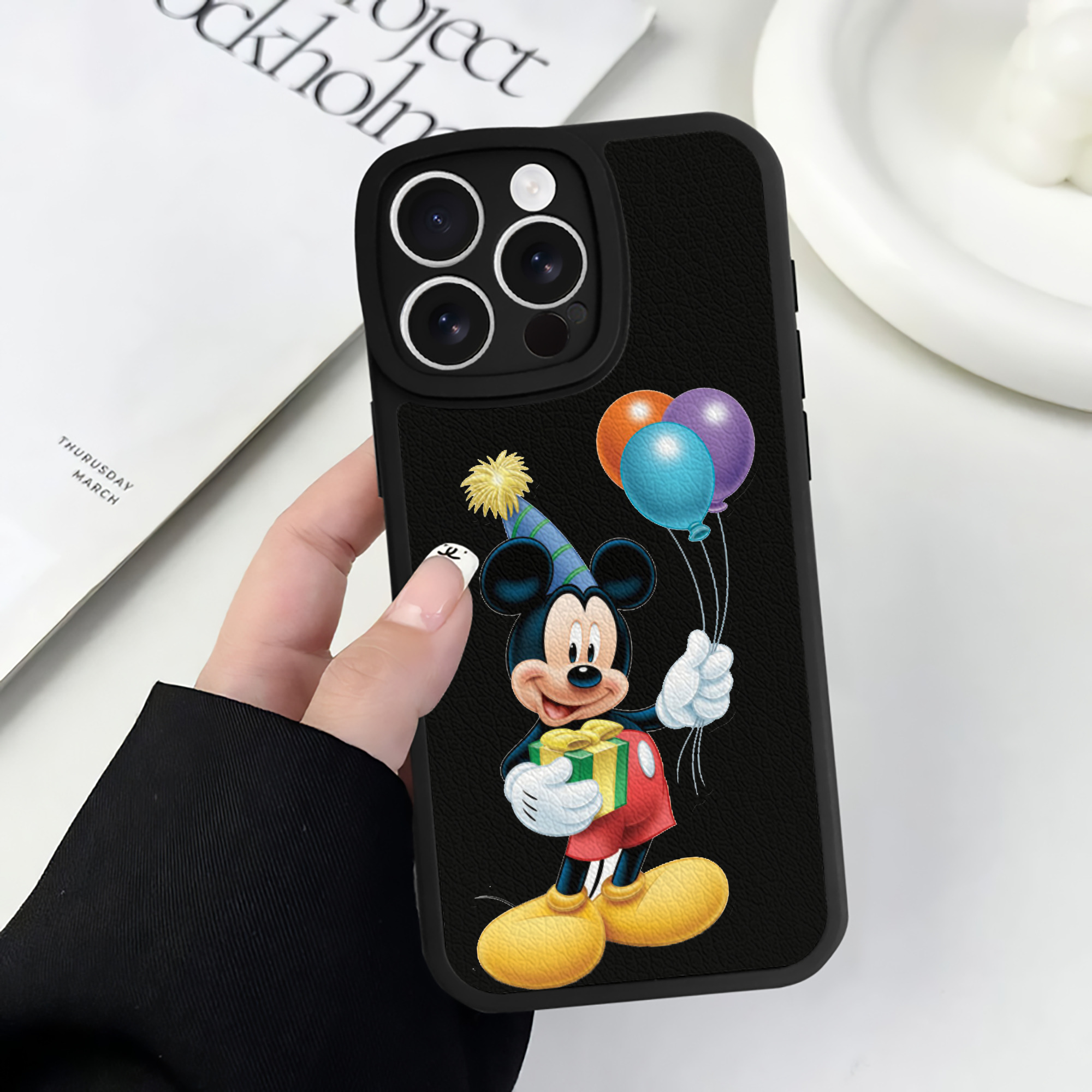 （画像用） ミッキーマウス Mickey Mouse 【iPhone 16シリーズ対応】シリコンスマホケース（レザー調） 材質：シリコン